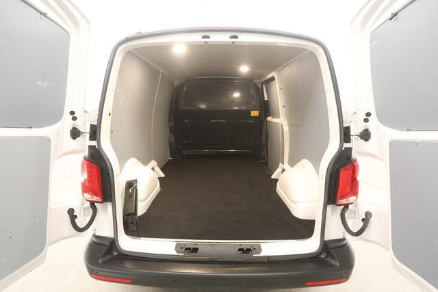 Volkswagen TRANSPORTER 2.0 TDI 150PK L2H1 | Aut. | Airco | Cruise | Camera | 3 Zits | Carplay | Navi | Parkeersens.