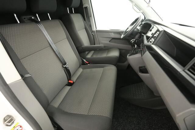 Volkswagen TRANSPORTER 2.0 TDI 150PK L2H1 | Aut. | Airco | Cruise | Camera | 3 Zits | Carplay | Navi | Parkeersens.
