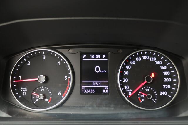 Volkswagen TRANSPORTER 2.0 TDI DSG 150 PK Lang Highline 5-Zits, Camera, ACC, LED, Apple Carplay, Verwarmde Voorruit, Trekhaak, 18''