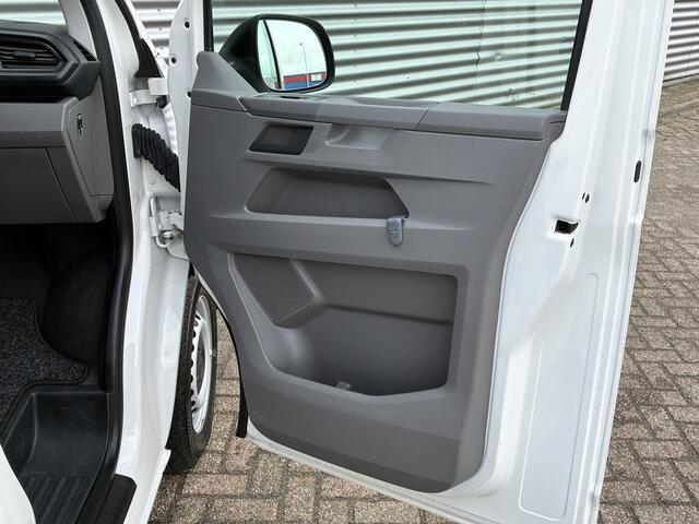 Volkswagen TRANSPORTER 2.0 TDI L1H1 Trekhaak Carplay Sensoren Voorruitverwarming Airco