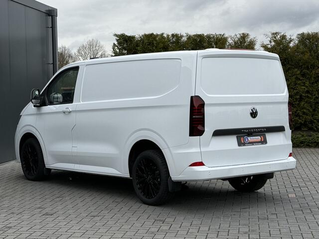 Volkswagen TRANSPORTER 2.0 TDI 150 PK STYLE / AUTOMAAT / L1H1 / BPM VRIJ! / ACHTERKLEP / ECC / CRUISE / LANE ASSIST / CAMERA / 3-ZITS