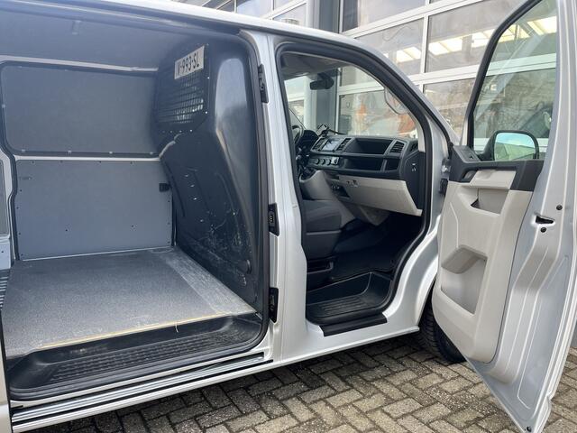 Volkswagen TRANSPORTER 2.0 TSI L2H1 Benzine Dubbele Schuifdeur Airco Cruise controle Bpm vrij Trekhaak Klep achter Euro 6 Benzine Ideaal voor ombouw naar Camper !!