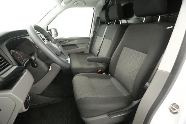 Volkswagen TRANSPORTER 2.0 TDI L2H1 150PK | Aut. | Airco | Cruise | Carplay | 3 Zits | Parkeersens. | Trekhaak