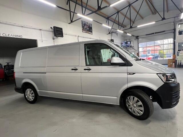 Volkswagen TRANSPORTER 2.0 TDI L2H1 150PK 3 zits, PDC, CAMERA, Stoelverwarming, Cruis.ctrl