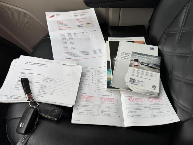 Volkswagen TRANSPORTER 2.0 TDI L2H1 Dubbelcabine Euro 6 Voorruitverwarming Leder Goed onderhouden