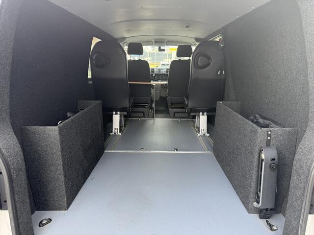 Volkswagen TRANSPORTER 4+1 Rolstoelbus 2.0 TDI L2H1 Comfortline Plus (Zeer nette en sportieve 4+1 Rolstoelbus!)