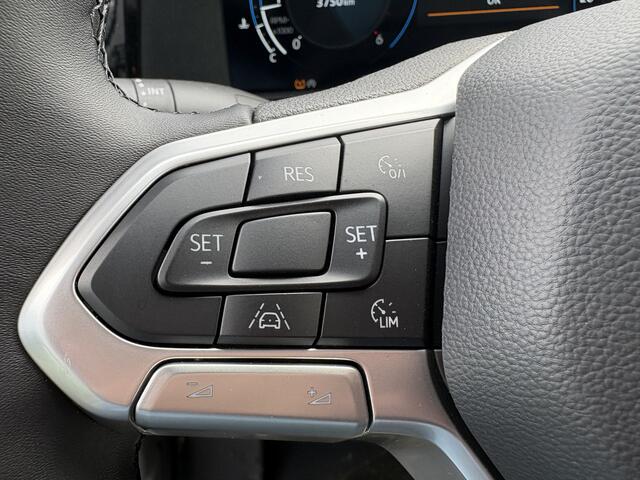 Volkswagen TRANSPORTER 2.0 TDI L1H1 Life | 150pk Hand | Zwarte velgen | App connect | 3 Zits