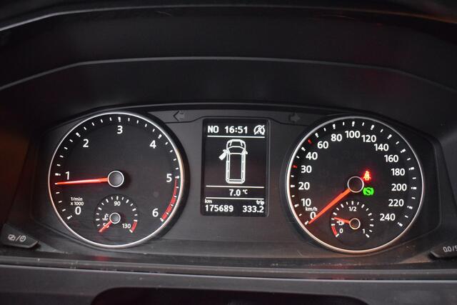 Volkswagen TRANSPORTER 2.0 TDI L2H1 DC Highline Leer | Automaat | Trekhaak |