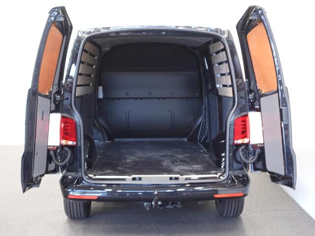 Volkswagen TRANSPORTER 150pk L2H1 28 Highline Automaat Trekhaak Navigatie Carplay Camera Cruise control Lm velgen