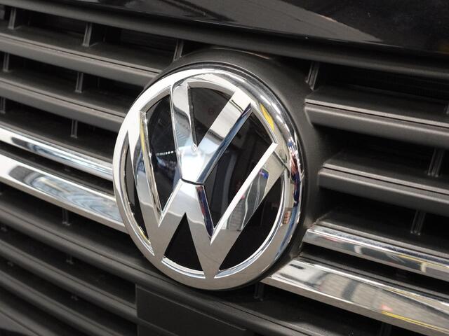 Volkswagen TRANSPORTER 150pk L2H1 28 Highline Automaat Trekhaak Navigatie Carplay Camera Cruise control Lm velgen