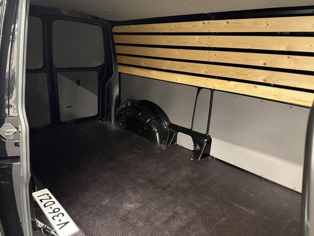 Volkswagen TRANSPORTER 2.0 150PK L2H1 Highline Automaat Airco Navi Parkeersensoren Camera Trekhaak Carplay