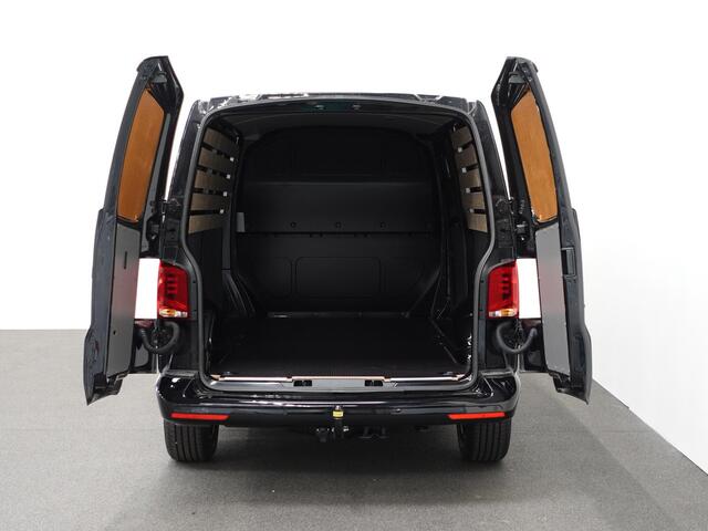 Volkswagen TRANSPORTER 2.0 150PK L2H1 Highline Automaat Airco Navi Parkeersensoren Camera Trekhaak Carplay