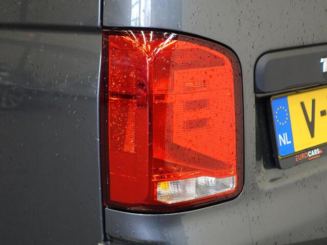 Volkswagen TRANSPORTER 2.0 TDI L2H1 28 Highline Automaat Camera | Airco | Cruise control | Navigatie | Trekhaak | Lichtmetalen velgen | Apple Carplay/ Android Auto | LED