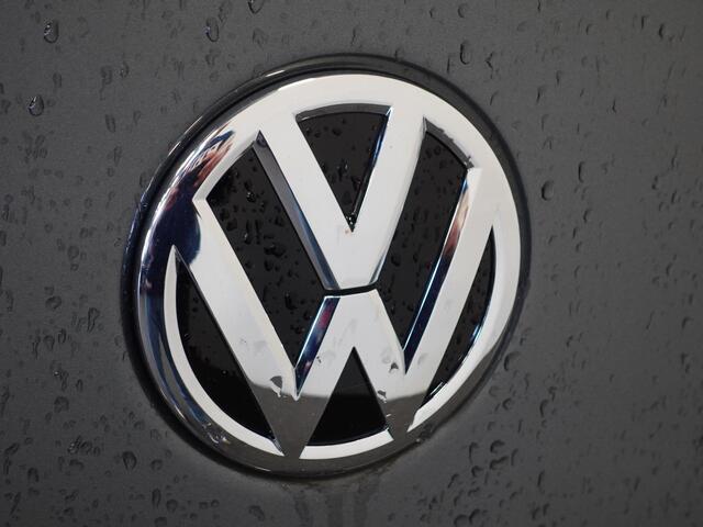 Volkswagen TRANSPORTER 2.0 TDI L2H1 28 Highline Automaat Camera | Airco | Cruise control | Navigatie | Trekhaak | Lichtmetalen velgen | Apple Carplay/ Android Auto | LED