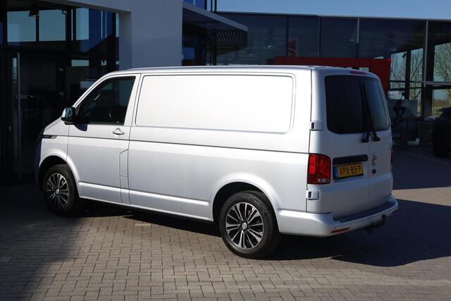 Volkswagen TRANSPORTER 2.0 TDI L1H1 28 Bulli NL auto 1e eigenaar nieuw door ons geleverd en onderhouden BULLI Full LED 17" LMV digital cockpit pro discover pro navigatie stoelverwarming camera achterdeuren met wisser