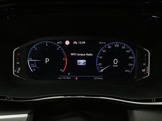 Volkswagen TRANSPORTER 2.0 TDi 150 Pk Automaat Bulli 75 Jahre | Camera | Trekhaak | Adaptive Cruise | CarPlay | Leer | Stoelverwarming | 17 Inch | 62.736 Km !!