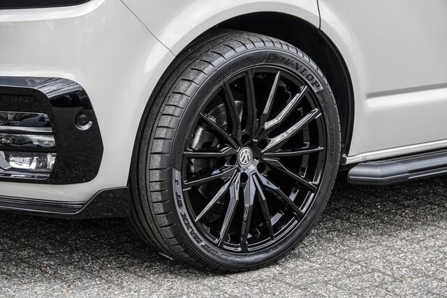 Volkswagen TRANSPORTER L2H1 | Dubbele Cabine | Bulli | 2.0Tdi 150Pk DSG7 | 2x Schuifdeur | Achteruitrijcamera | Spoilerpack | Treeplanken | 20'' | Ascot Grey