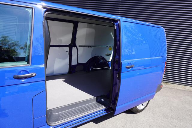 Volkswagen TRANSPORTER 150pk automaat L2H1 2x Schuifdeur Apple Carplay Cruise control Navigatie Airco LED Parkeersensoren 17" Velgen