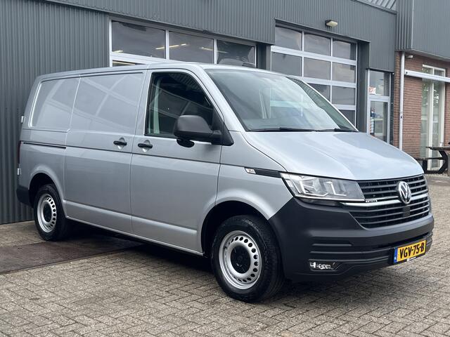 Volkswagen TRANSPORTER 2.0 TDI L1H1 4Motion 4x4 Airco Cruise controle Trekhaak 2500kg trekgewicht Telefoonverbinding Apple carplay Navigatiesysteem Parkeersensoren Achter Euro 6 1e eigenaar Dealer onderhouden
