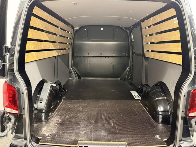 Volkswagen TRANSPORTER 2.0 150PK L2H1 Highline Automaat Airco Navi Parkeersensoren Camera Trekhaak Carplay
