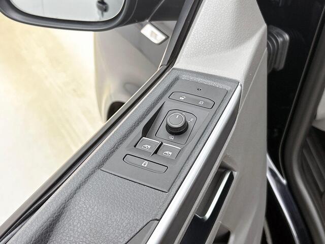 Volkswagen TRANSPORTER 2.0 TDI L2H1 Dubbele Cabine Highline Automaat Navigatie Carplay Parkeersensoren Trekhaak Adaptive Cruise control 6-zits