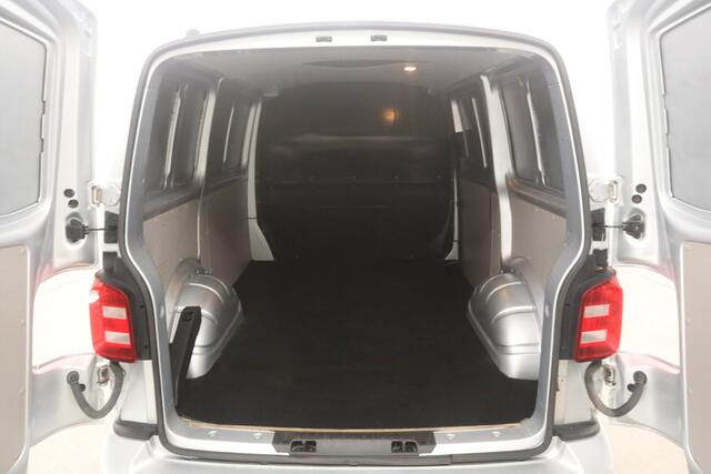 Volkswagen TRANSPORTER 2.0 TDI 150PK 2500KG Trekgew. L1H1 | Marge | Airco | Adap. Cruise | 3 Zits | Trekhaak | LED