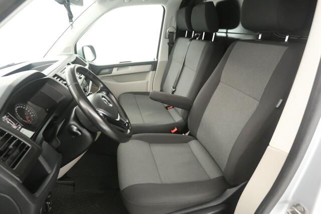 Volkswagen TRANSPORTER 2.0 TDI 150PK 2500KG Trekgew. L1H1 | Marge | Airco | Adap. Cruise | 3 Zits | Trekhaak | LED