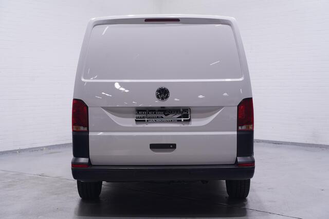 Volkswagen TRANSPORTER 2.0 TDI 110 pk L2H1 Airco, Achterklep, Camera Opbergkasten Laadruimte, PDC achter, 2-Zits