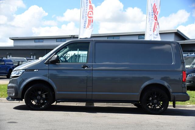 Volkswagen TRANSPORTER 2.0 TDI L1H1 30 Bulli Edition Adaptieve Cruise, Camera, Carplay, LED, Stoelverwarming, Standkachel, 150pk, Trekhaak, Uniek!