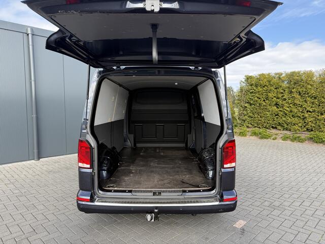Volkswagen TRANSPORTER 2.0 TDI 111 PK HIGHLINE / STARLIGHT BLUE METALLIC / L2H1 / TREKHAAK / CAMERA / CRUISE / AIRCO