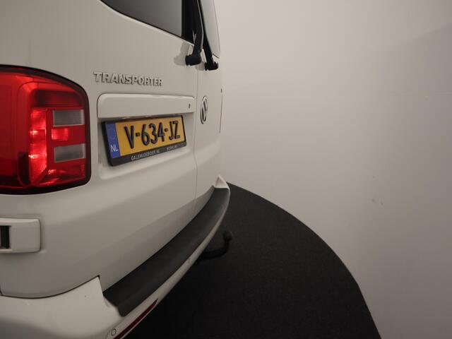 Volkswagen TRANSPORTER 2.0 TDI L2H1 DC Highline PDC / CRUISE / FULL LED / BLUETOOTH / TREKHAAK / NETJES!