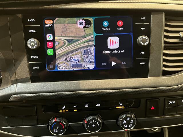 Volkswagen TRANSPORTER 2.0 TDI L1H1 150 PK Automaat / Airco / Cruise Control Adap. / CarPlay / PDC / Navigatie / 3-Zits