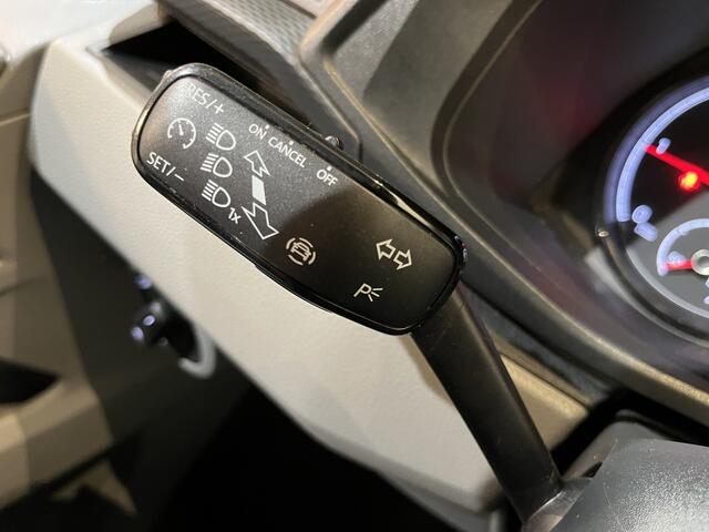 Volkswagen TRANSPORTER 2.0 TDI L1H1 150 PK Automaat / Airco / Cruise Control Adap. / CarPlay / PDC / Navigatie / 3-Zits