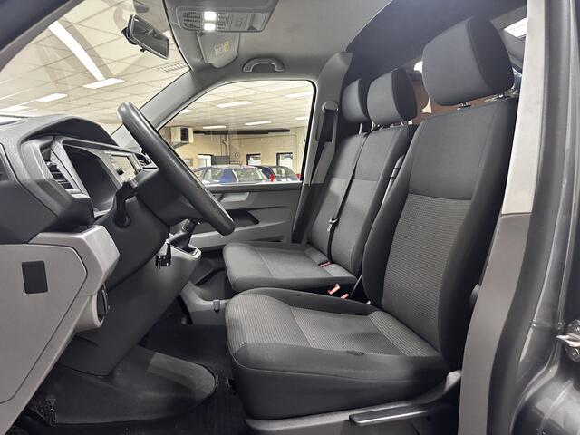 Volkswagen TRANSPORTER 2.0 TDI L2H1 Business/ Trekhaak/ 3-Zitplaatsen voor/ Zij-Schuifdeur Rechts/ Apple + Android/ Airco/ Cruise/ Elek. pakket/ Bluetooth/ Armsteun/ PDC/ Dagrijverl.