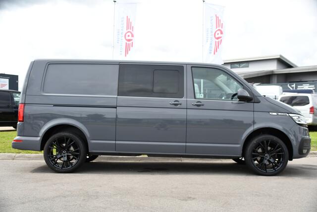 Volkswagen TRANSPORTER 2.0 TDI L2H1 30 DC Bulli Edition Adaptieve Cruise, Camera, Carplay, LED, Stoelverwarming, Standkachel, Automaat, Multimedia, Sensoren, Uniek!
