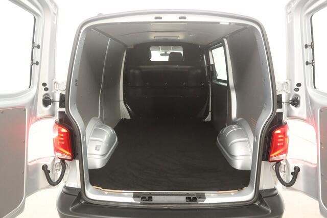 Volkswagen TRANSPORTER 2.0 TDI L1H1 150PK | Automaat | Airco | Cruise | 3 Zits | Carplay | Navi | Parkeersens.