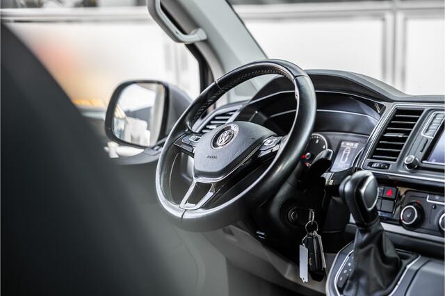 Volkswagen TRANSPORTER 2.0 TDI L2H1 DC Highline | Schuifdak | ACC | Bi-Xenon | Camera | Stoelverwarming | Navigatie | Alcantara bekleding | Trekhaak | L+R Schuifdeur | 20'' Sport velgen | Orig. NL Auto | NAP Logisch | Nieuwe APK
