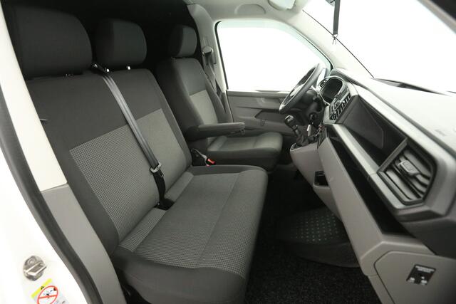 Volkswagen TRANSPORTER 2.0 TDI 150PK L1H1 | Airco | Cruise | Carplay | 3 Zits | Parkeersens. | Trekhaak