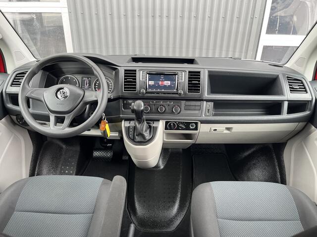 Volkswagen TRANSPORTER Kombi 2.0 TDI L2H2 150pk DSG Airco Cruise control Trekhaak 2500kg trekgewicht Parkeersensoren achter Apple carplay Telefoonverbinding Euro 6 Ideaal voor camperombouw! 8-Persoons