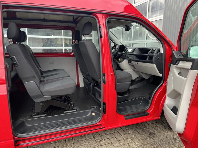 Volkswagen TRANSPORTER Kombi 2.0 TDI L2H2 150pk DSG Airco Cruise control Trekhaak 2500kg trekgewicht Parkeersensoren achter Apple carplay Telefoonverbinding Euro 6 Ideaal voor camperombouw! 8-Persoons