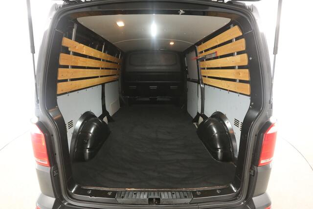Volkswagen TRANSPORTER 2.0 TDI L2H1 140PK | Airco | 3 Zits | Trekhaak | Elektrpakket