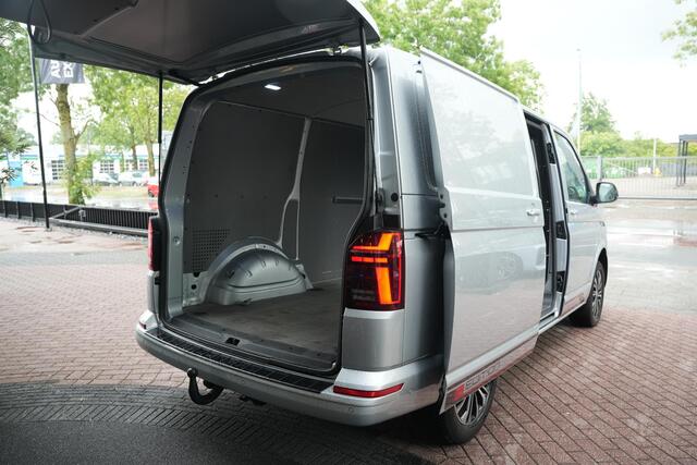 Volkswagen TRANSPORTER 2.0 TDI L1H1 4Motion Edition | Automaat | Trekhaak | Multifunctioneel Stuurwiel | Navigatie | Parkeerhulp Voor + Achter | Cruise Control | LED-Koplampen | LED-Achterlichten | Achteruitrijcamera | Airco | DAB+ | Apple/Android Carplay |