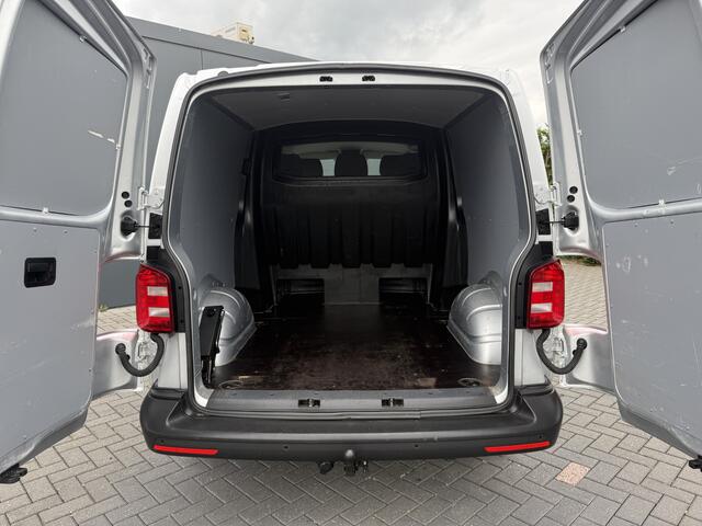 Volkswagen TRANSPORTER 2.0 TDI 150 PK / L2H1 / DUBBELE CABINE / TREKHAAK / 1e EIG. / AIRCO / CRUISE / ISOFIX / NAVI