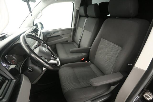 Volkswagen TRANSPORTER 2.0 TDI L2H1 150PK | Automaat | Airco | Camera | Cruise | Trekhaak | 3 Zits | Carplay | LED