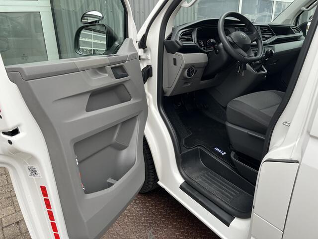 Volkswagen TRANSPORTER 2.0 TDI L2H1 Sortimo Kastinrichting Trekhaak 2200kg trekgewicht Airco Cruise controle Telefoonverbinding Apple carplay Euro 6