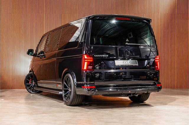 Volkswagen TRANSPORTER 2.0 TDI L2H1 DC Caravelle | LeightonVans Bodykit | ACC | Bi-Xenon | Elek deuren | Lederen bekleding | Camera | CarPlay | Navigatie | Trekhaak | Nieuwe APK