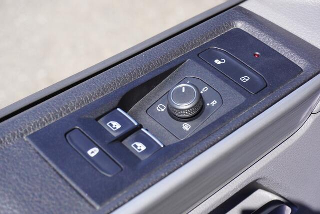 Volkswagen TRANSPORTER 199pk Bulli L2H1 2x Schuifdeur Apple carplay LED Camera Parkeersensoren Lederen bekleding Stoelverwarming Cruise control ACC