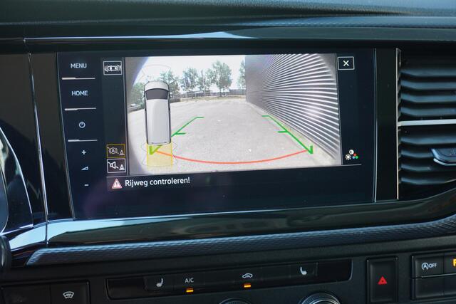 Volkswagen TRANSPORTER 199pk Bulli L2H1 2x Schuifdeur Apple carplay LED Camera Parkeersensoren Lederen bekleding Stoelverwarming Cruise control ACC