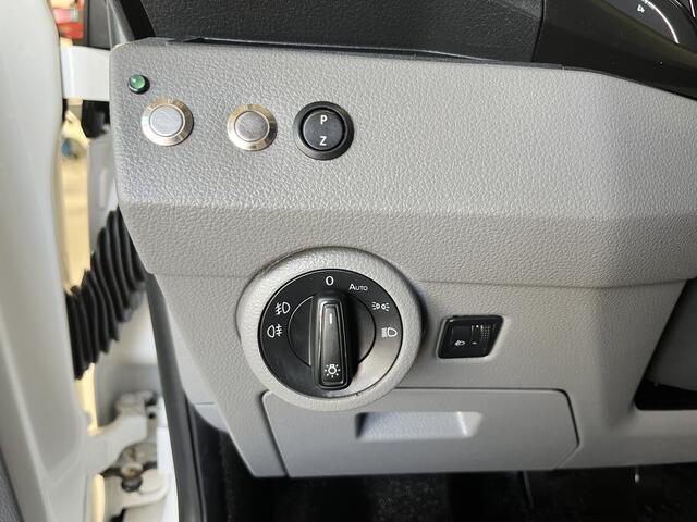 Volkswagen TRANSPORTER 2.0 TDI L2H1 30 DC Open laadbak Pick-up met Airco Cruise controle Trekhaak 2200kg trekgewicht Achterruitrij camera P-up Pick-up Openlaadbak
