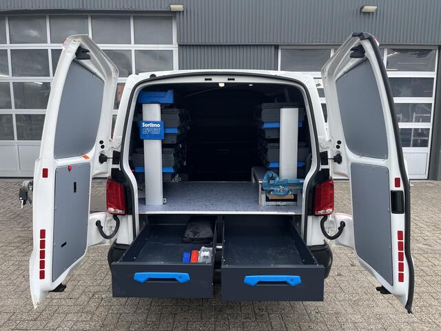 Volkswagen TRANSPORTER 2.0 TDI L1H1 Sortimo Kastinrichting Airco Cruise controle Telefoonverbinding 2-Persoons Apple carplay Euro 6 Dealer onderhouden